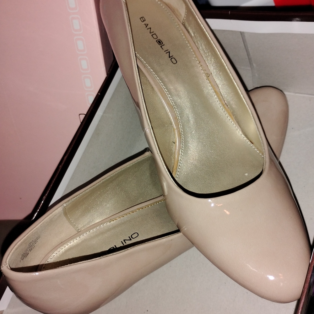 Bandolino Women's Cream Pumps
